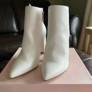 NWT Justfab White Booties